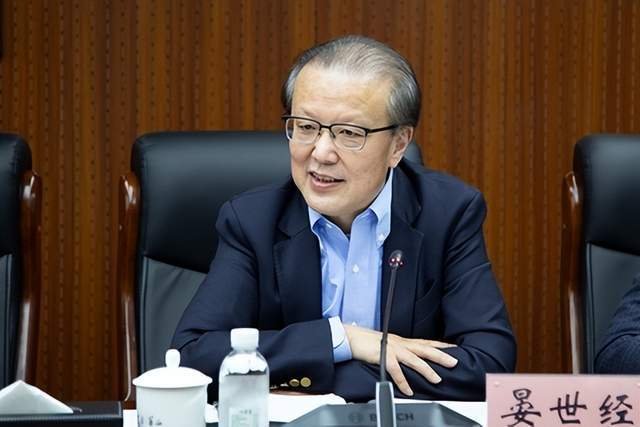 晏校长,林书记与华西集团党委副书记,董事钟晓等就企业人才需求,企业