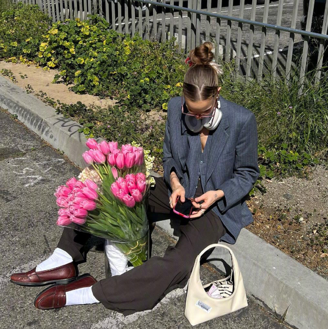 纽约时尚博主lindsay春日色彩混搭 复古风占有一席之地