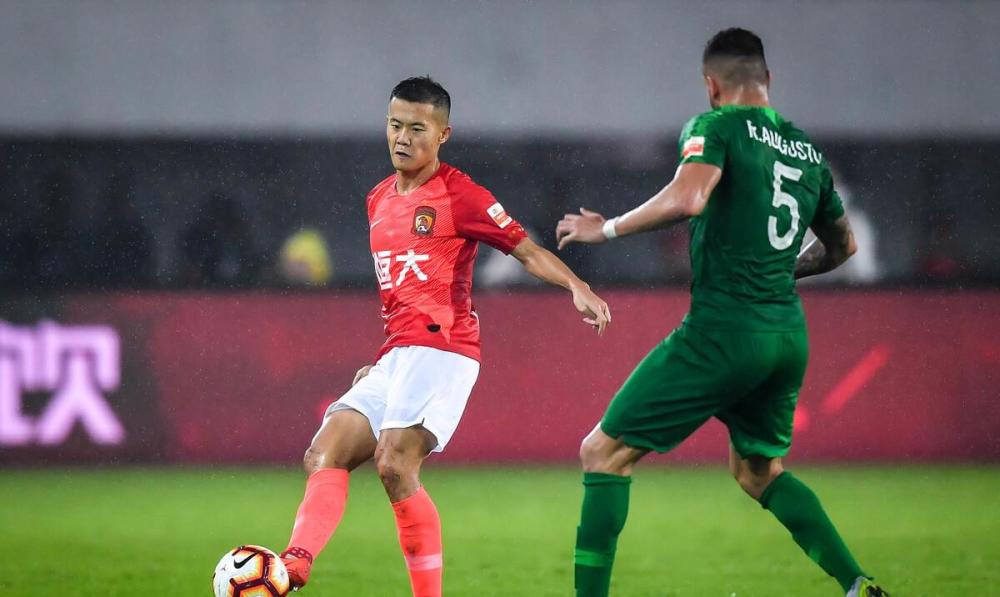 黄博文职业生涯一半时间在恒大度过,而且因为未兑现当初回国一定回国