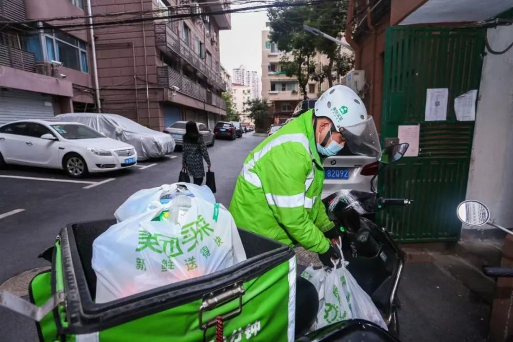 故宫以东·书香之旅｜谷雨恰逢读书日书香之旅选好书小张从家到单位有两条一样长的路