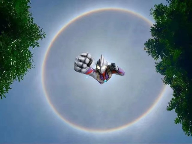 刷爆朋友圈,成都出现千年难遇的奇观——日晕,但是慢慢画风变得奇怪