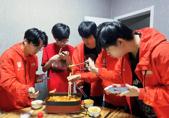 SAB赛制上线以来，仅5支KPL战队没进过S组，RW无限接近却无法突破_腾讯新闻