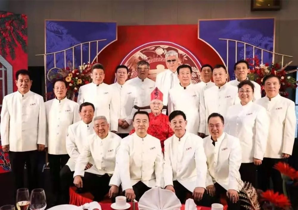 90后鲁菜泰斗王义均从杂工到一代宗师的传奇人生