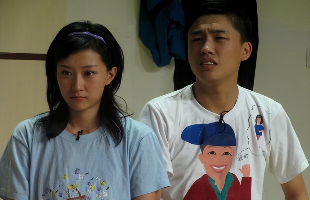 著名二人转演员,为赵本山先生的第35位弟子,2017年改艺名叫陈上天!