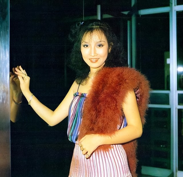 tvb第一侠女黄杏秀,结婚42年不孕,陈百祥不离不弃把她宠成同公主