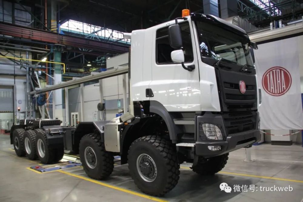 颇具纪念意义的10x10全驱底盘太脱拉2013重组后第一万辆卡车下线