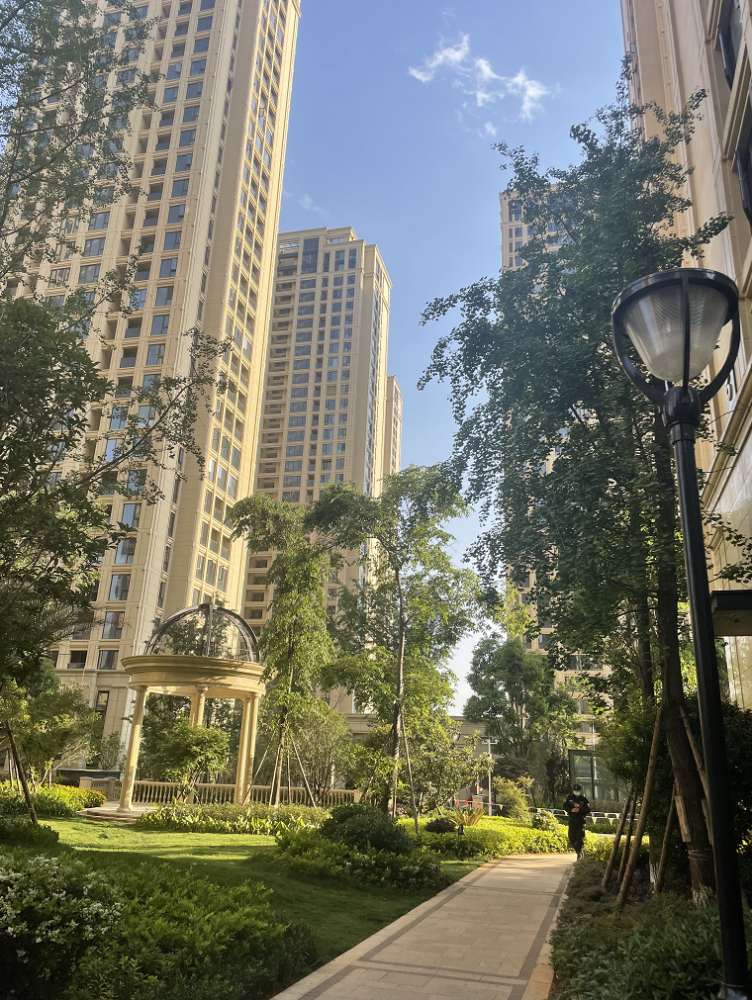 昆明绿城春江明月历经三年停工终交付