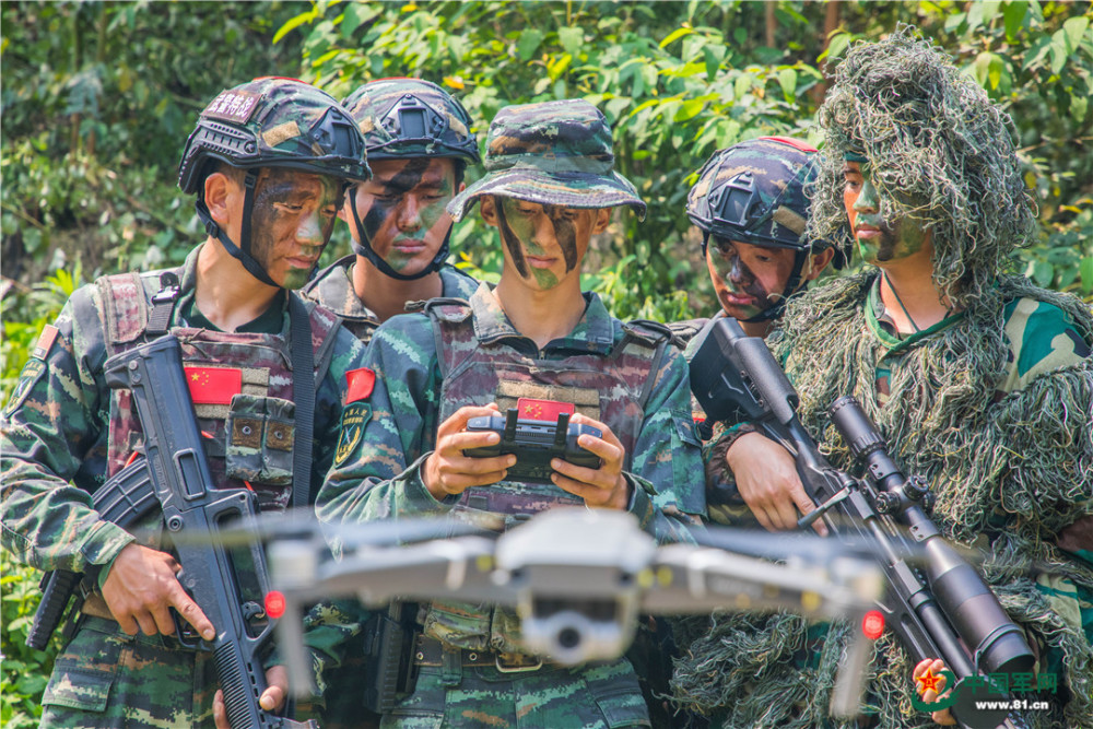 高清大图丨直击武警特战队员多课目强训