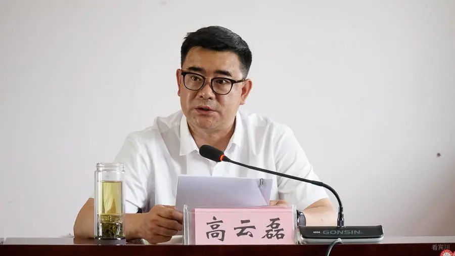 会上,县委副书记,县长高云磊,彭磊,杨剑桥,周明武等县领导先后围绕