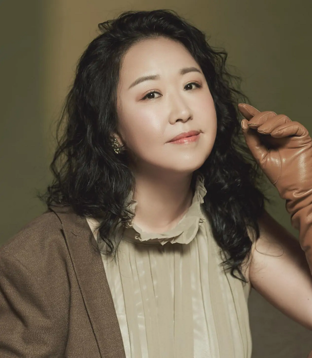 赵珈琪:不顾反对嫁摆摊丈夫生一子,恩爱几十年,演员儿子成骄傲