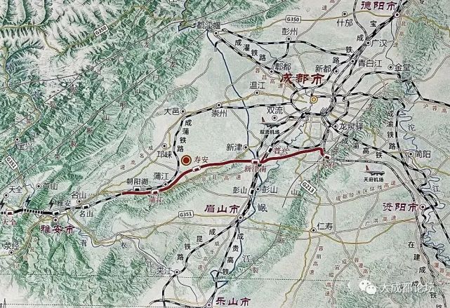 川藏鐵路東起成都天府站,向西經雅安,康定,林芝至拉薩,全程約1566公里