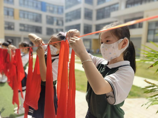 長江東路小學教育集團開展沉浸式職業體驗勞動節主題活動