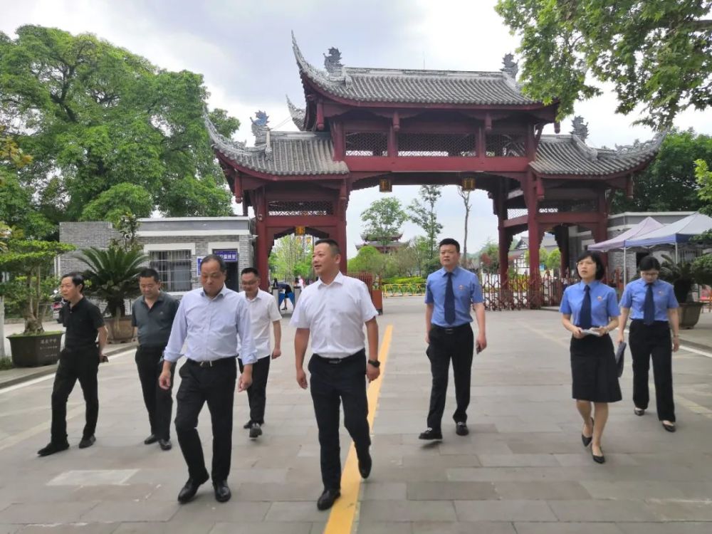 蓬安縣人民檢察院黨組書記,檢察長王能釗及該院分管領導,蓬安中學校長