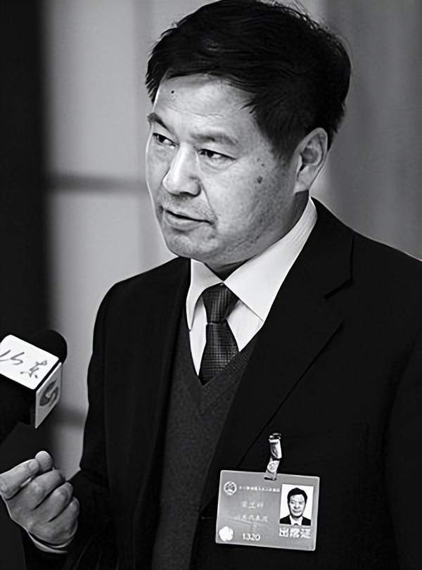 蓝翔校长的女儿:"对不起妈妈,这次我爸给得多一点"