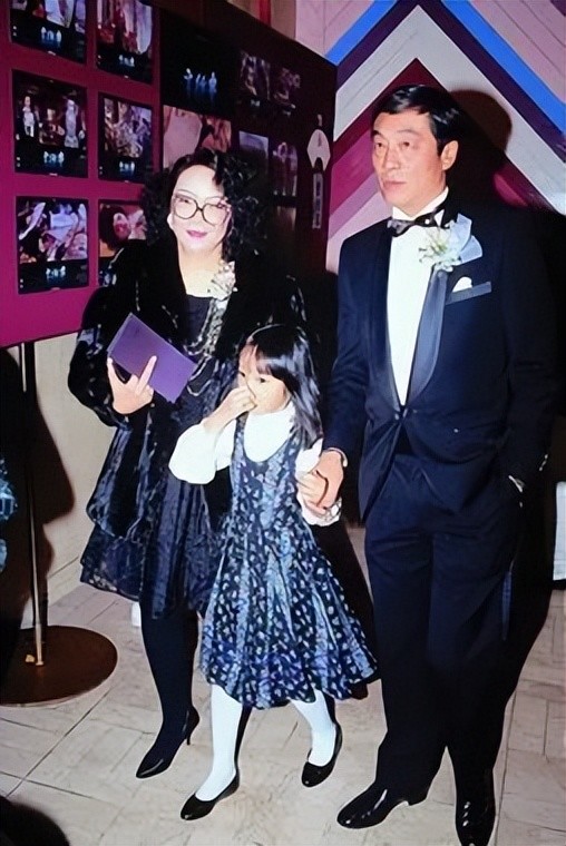 "黄药师"曾江酒店去世,妻子悲怆发声,三婚才遇到真爱却天人永隔_腾讯