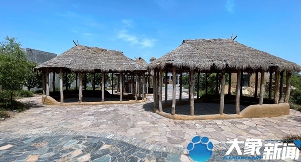 4月27日午饭时间,裴李岗村艳芳农家院里再一次坐满了吃饭的客人,工作