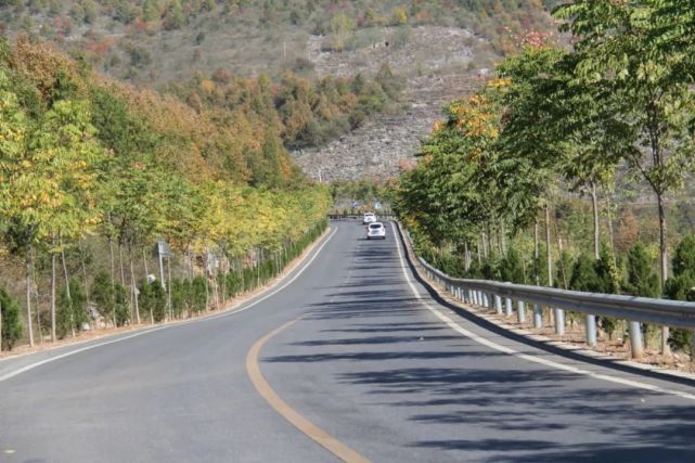 又是淅川县一条重要的旅游公路,同时还是一条淅川的形象路,致富路