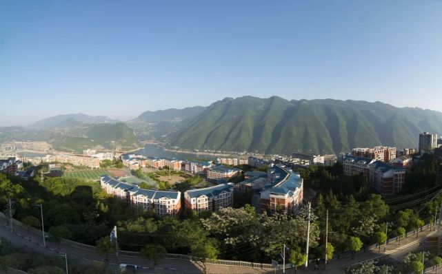 头条关注|巫山中学课程改革创新班办学背景