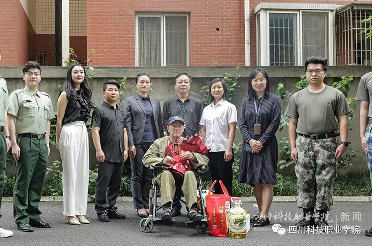 我校继续教育学院开展感恩社会慰问功臣楷模活动