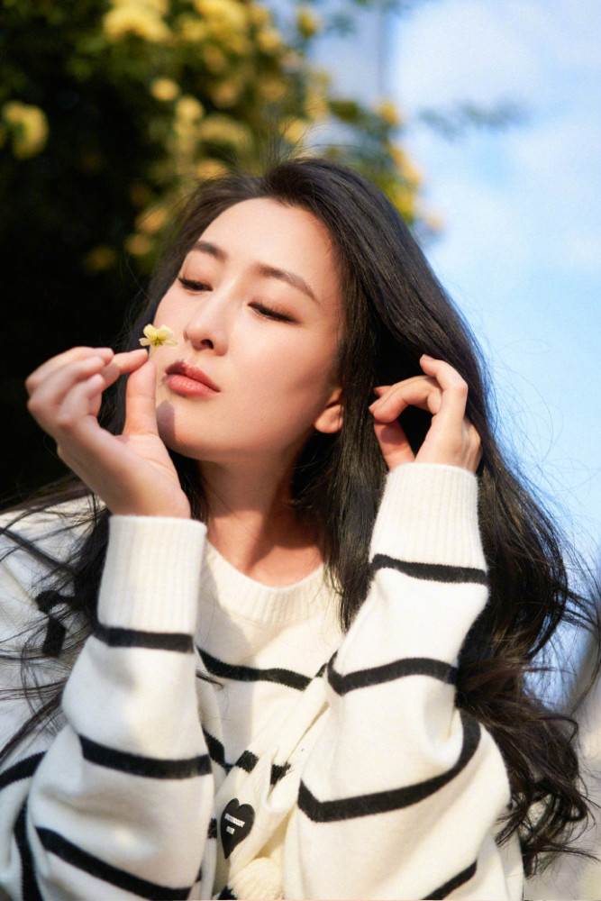 41岁马苏晒美照,笑容灿烂治愈宛如20岁少女,曾被指责做伪证_腾讯新闻