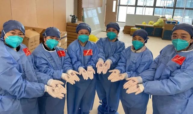 抗疫力量疫线上她是那抹美丽的巾帼红