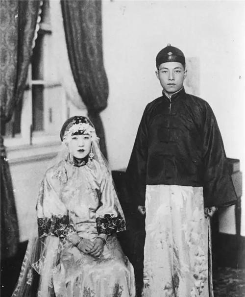 川岛芳子的真容：93年前的婚纱照十分惊艳，她的颜值不输当红女星