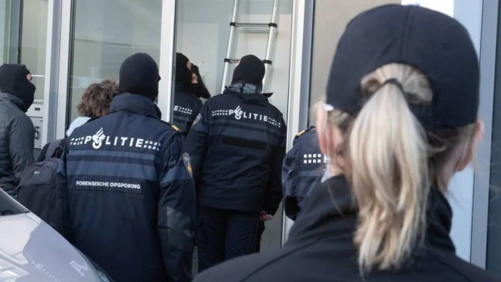 荷兰警方逮捕“罪案之家”十名成员