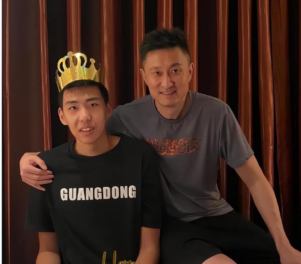 本篇文章,就与球迷朋友们讨论一下,关于徐昕和张明池在广东男篮的战术