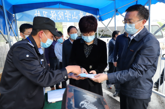 市委書記凌雲赴屯溪四中,屯溪一中,黃山學院,黃山職業技術學院調研