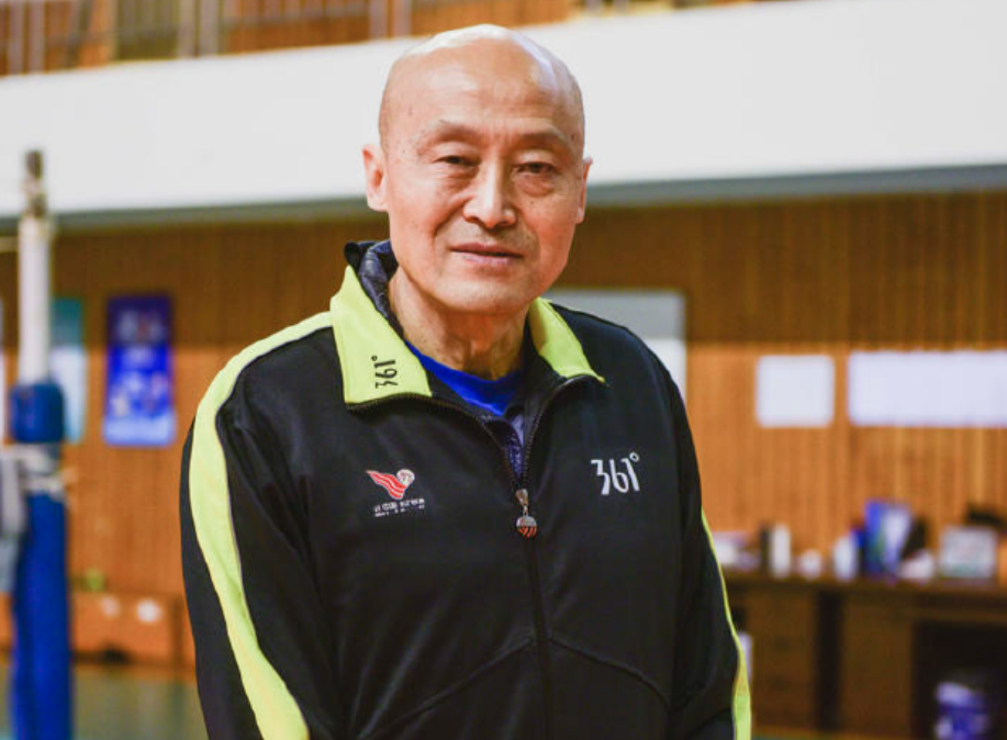 中国女排前主教练胡进第三次执教四川女排_腾讯新闻