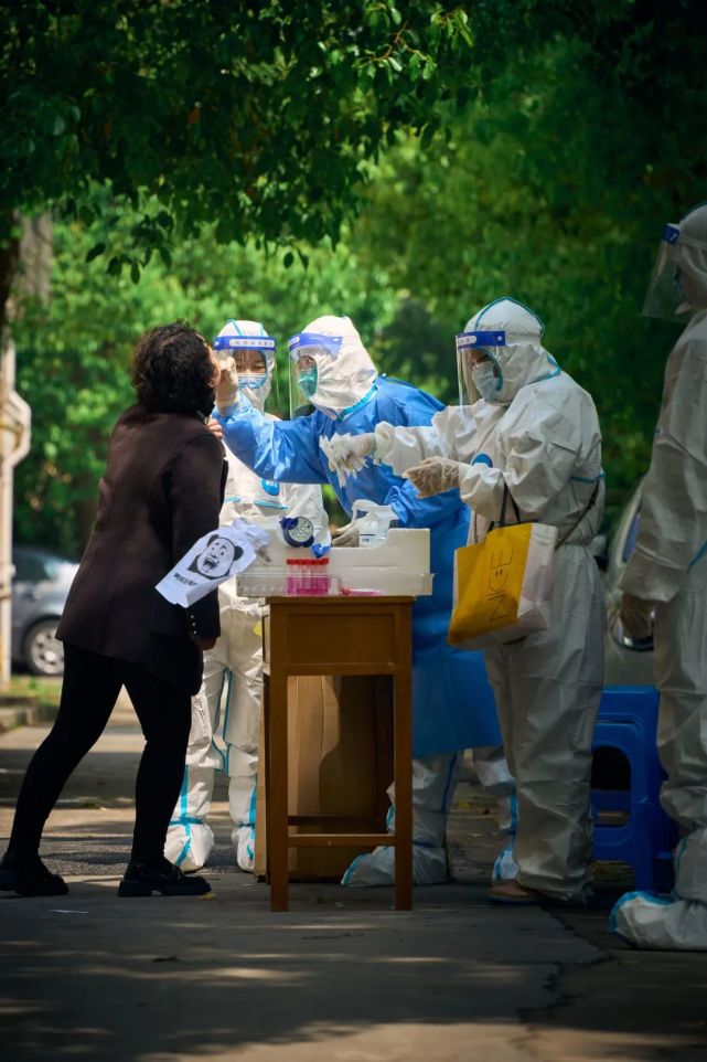 疫情防控中那些感人的瞬间!