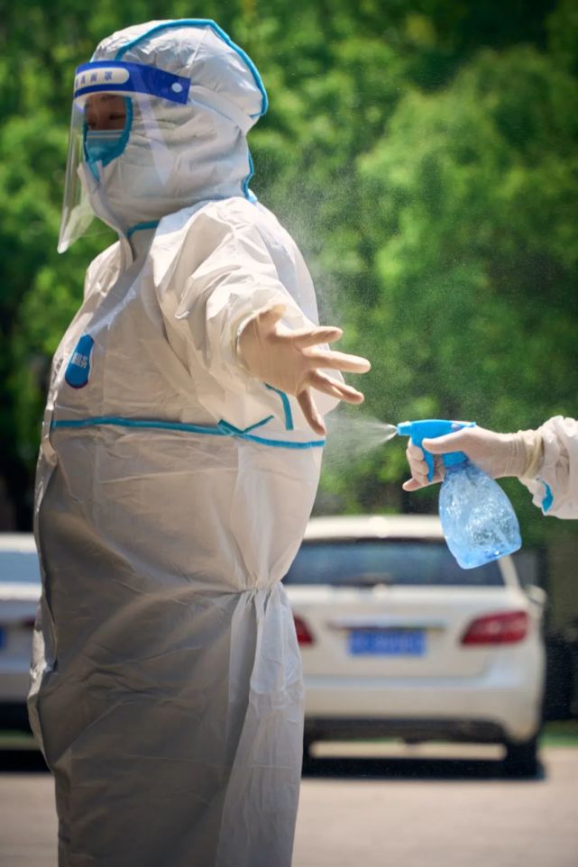 暖心!疫情防控中那些感人的瞬间!