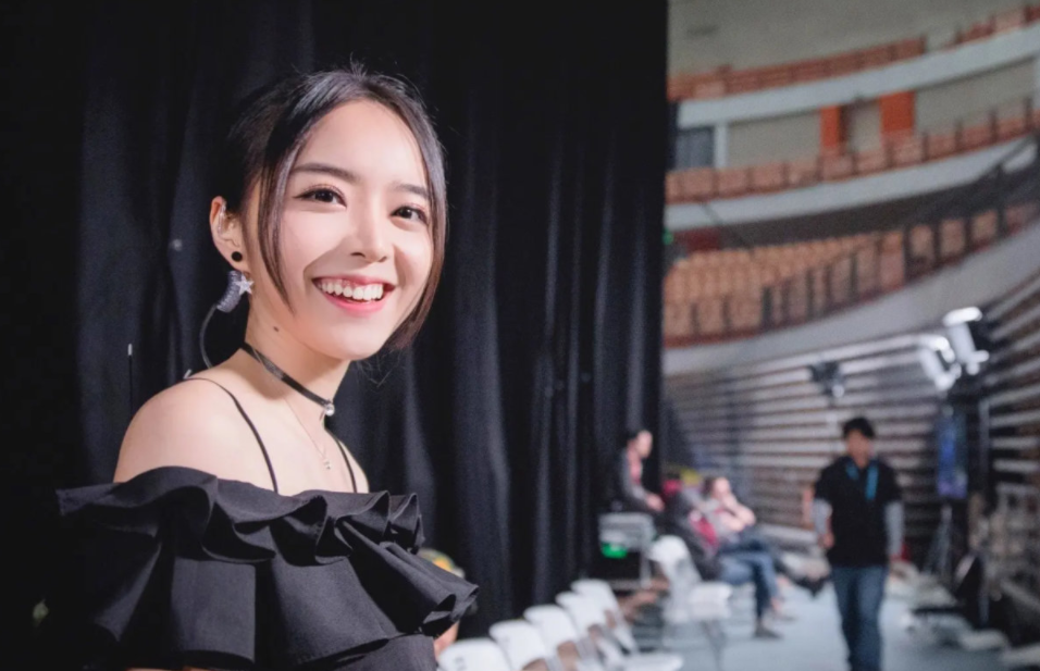 余霜和管泽元复合后,lpl圈又一对情侣分手,rng单身联盟再添1人_腾讯