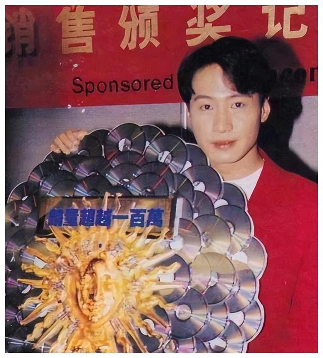 虽然说黎明的音乐代表作不多,但1991年可是拿过香港全年销量冠军大奖