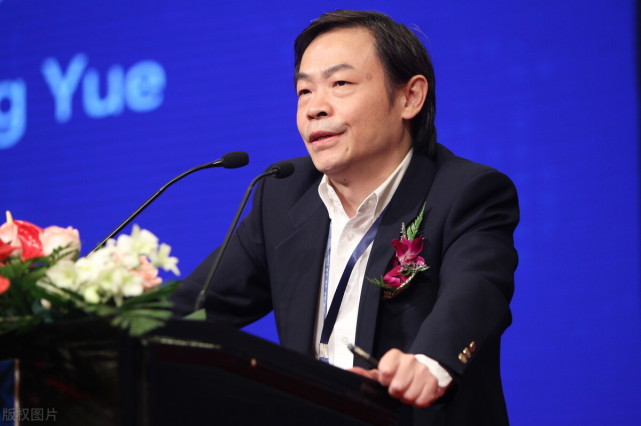 "狂人"张跃:国内私人飞机第一人,豪掷巨资打造"天空之城"