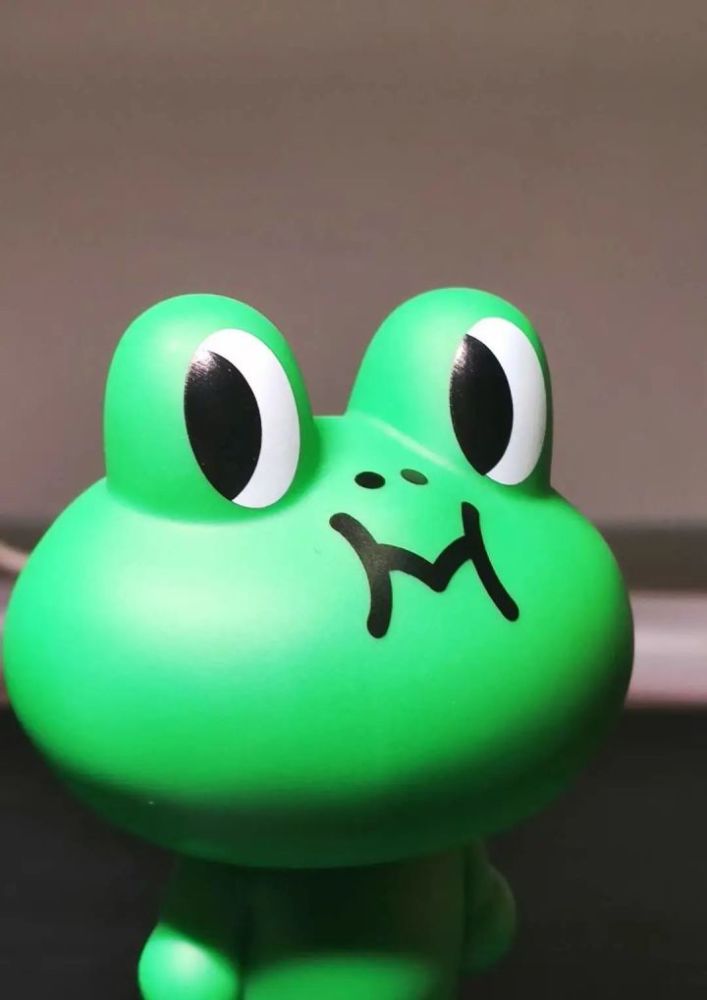 买花漾特调的时候赠送了一套line的周边,内含一个小青蛙雷纳德的小