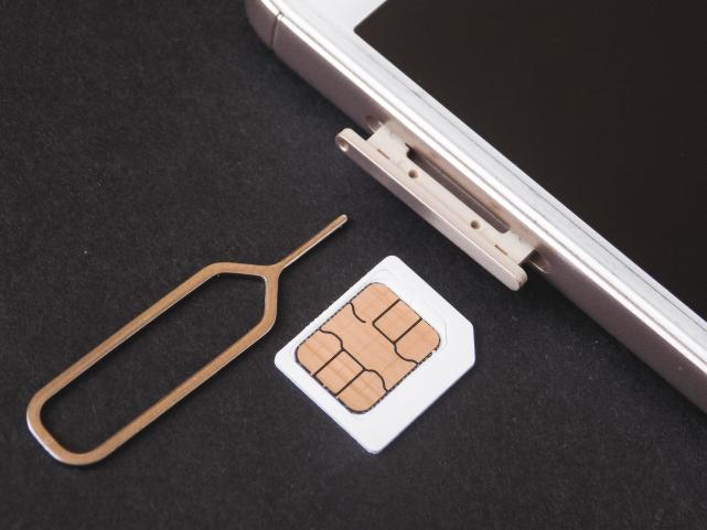 26元！iPhone卡针定价曝光：苹果最便宜的配件要来了？_腾讯新闻