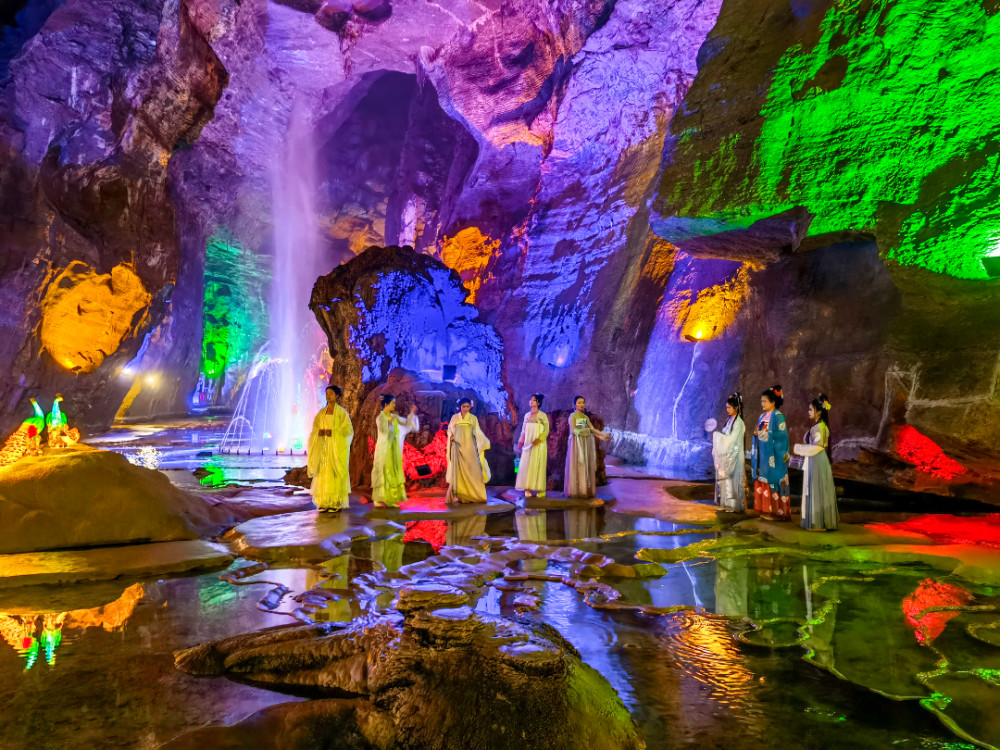 省黔东南苗族侗族自治州岑巩县天马镇苗落村玉门洞景区游客服务中心