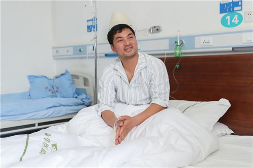 最美辅警王德福!三进三出火场,救出被困老人