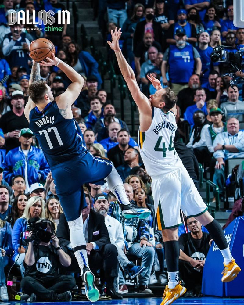 东契奇才在篮下得手,而这仅是东契奇首节唯一命中的投篮