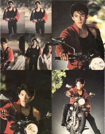 追风少年这个词是根据吴奇隆而来的,当年他骑着一台摩托机车,酷酷的