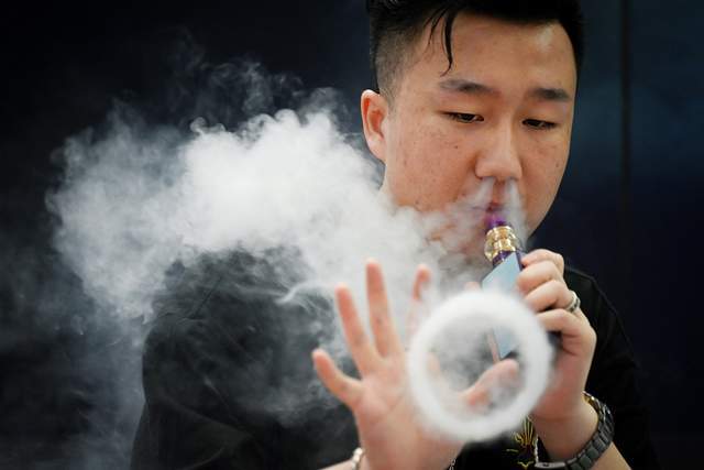 电子烟龙头又暴跌!五个月没了2328亿,千亿锂电龙头要套现