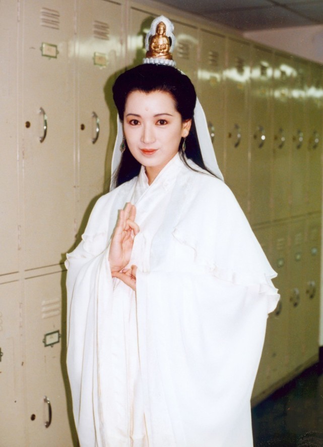 tvb女艺人龚慈恩难得晒与女儿贴脸合影 母女俩长相像饼印一样_腾讯