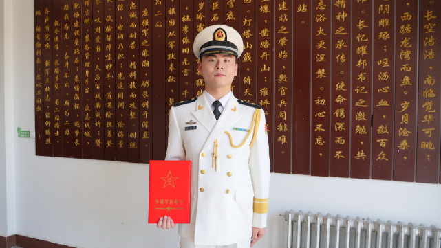 第一批少尉军官!授衔!