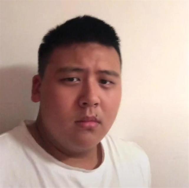 胖小伙减重80斤变帅哥走红当事人疫期在家锻炼