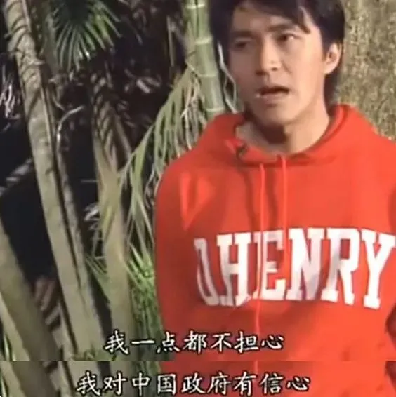 明星怼记者8大名场面,张雨绮王菲人狠话不多,周星驰为爱国发飙