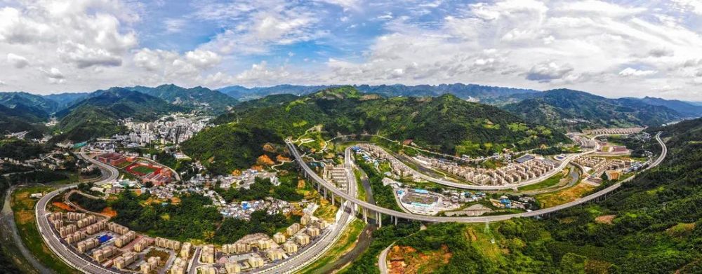 辉煌四十年奋进黔西南册亨县绘就乡村振兴新画卷