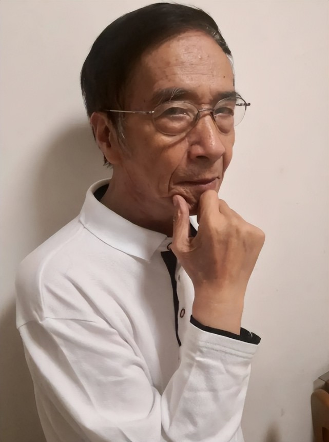 跑龙套不给工钱,搓澡工到"贾队长",金牌反派颜冠英背后故事
