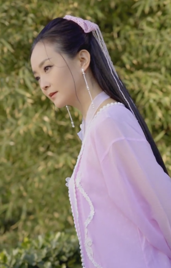 王艳时隔21年还原"白飞飞"一角,一点没变太美了