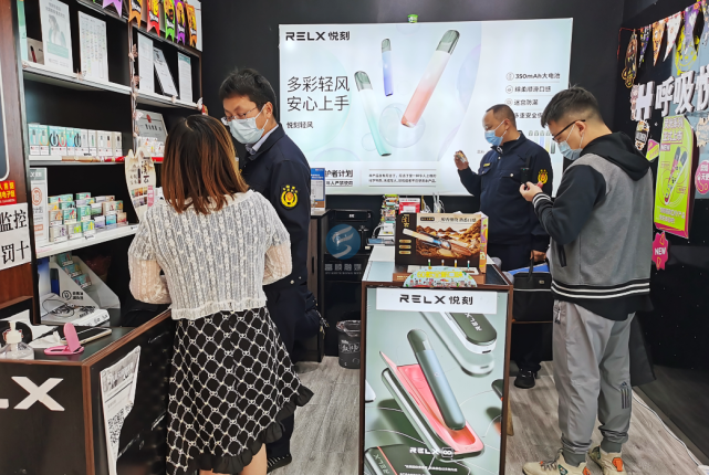 富顺这家店竟销售过期电子烟!结果